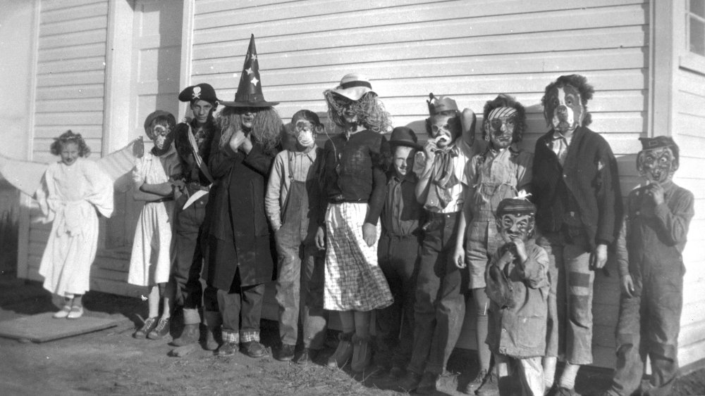 old timey halloween costumes