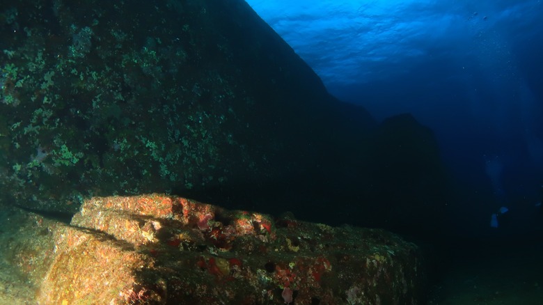 underwater yonaguni monument