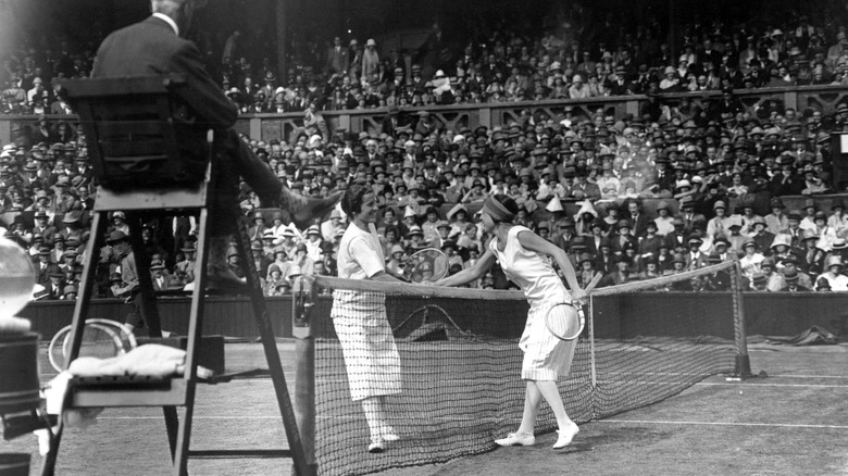 Suzanne Lenglen shaking hands at the net