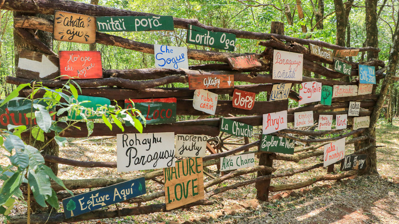 signage in spanish and guarani