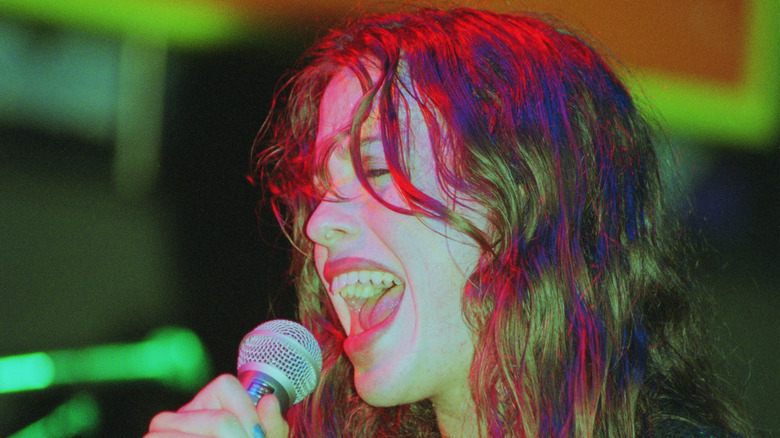 alanis morissette in 1995