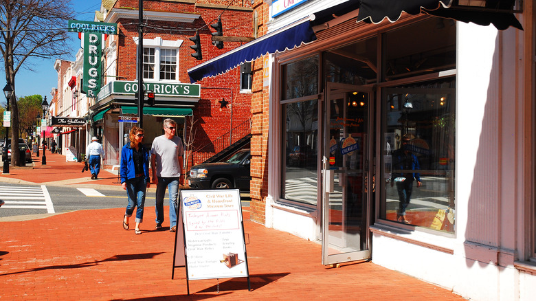 street in Fredricksburg Virginia