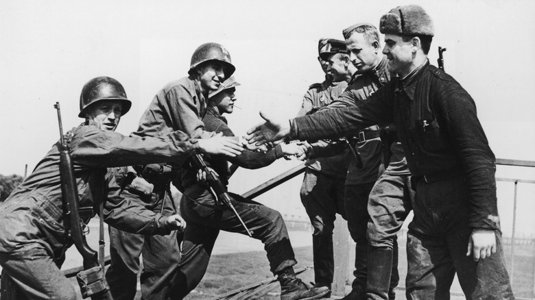 Russian and American soldiers shaking hands