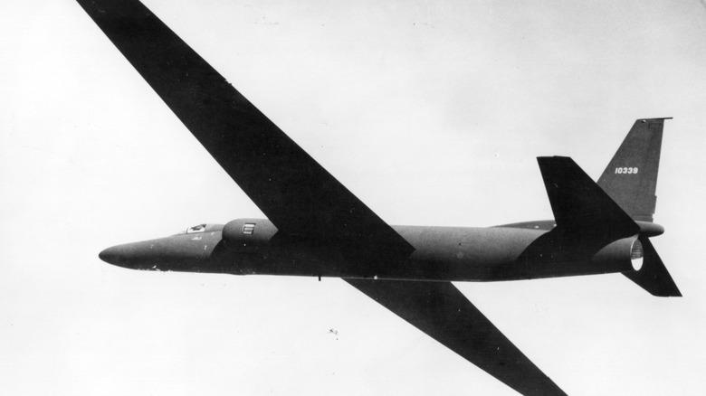 u-2 spy plane flying