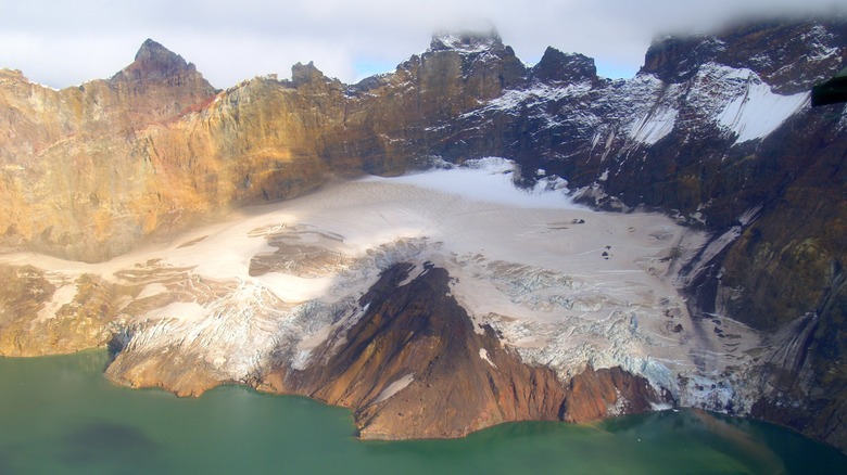 A glacier covers Novarupta's remains