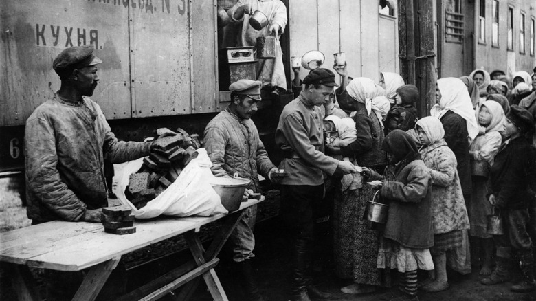 Americans distributing food during the 1921 famine in Russia