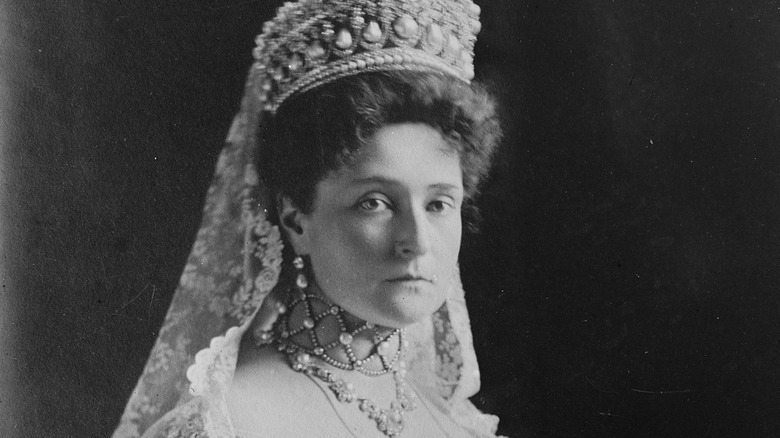 Portrait of tsarina Alexandra pearl tiara