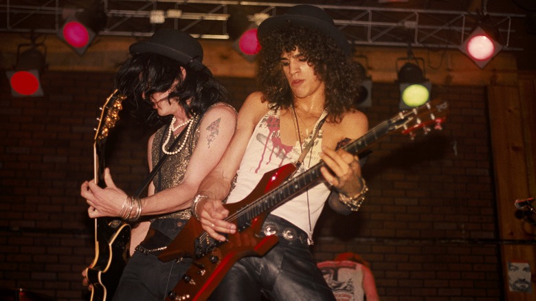 Izzy Stradlin and Slash playing guitar