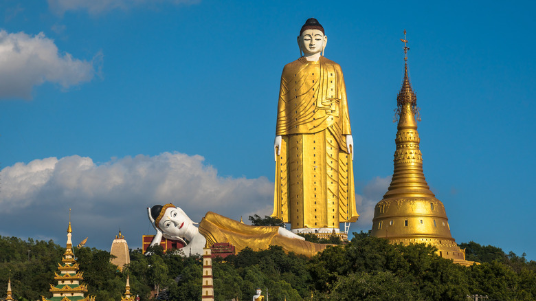 Laykyun Sekkya and reclining buddha