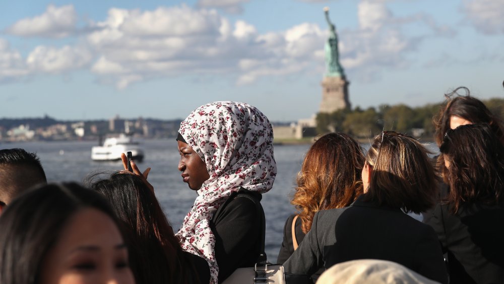Statue of Liberty onlookers