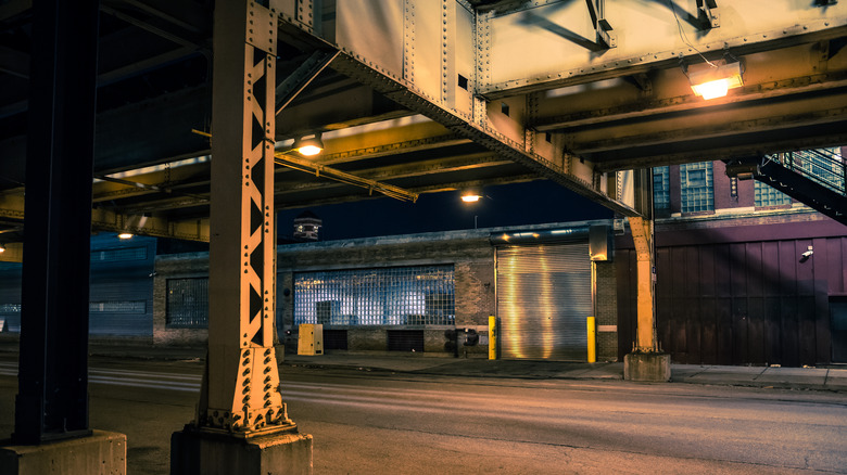 Chicago elevated train tracks at night