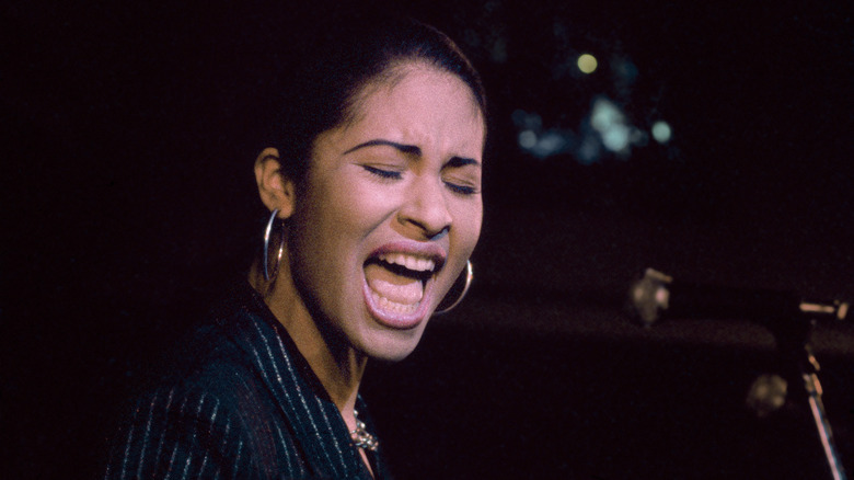 Selena Quintanilla performing