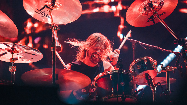 Taylor Hawkins at work