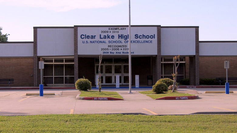 The entrance to Clear Lake High School