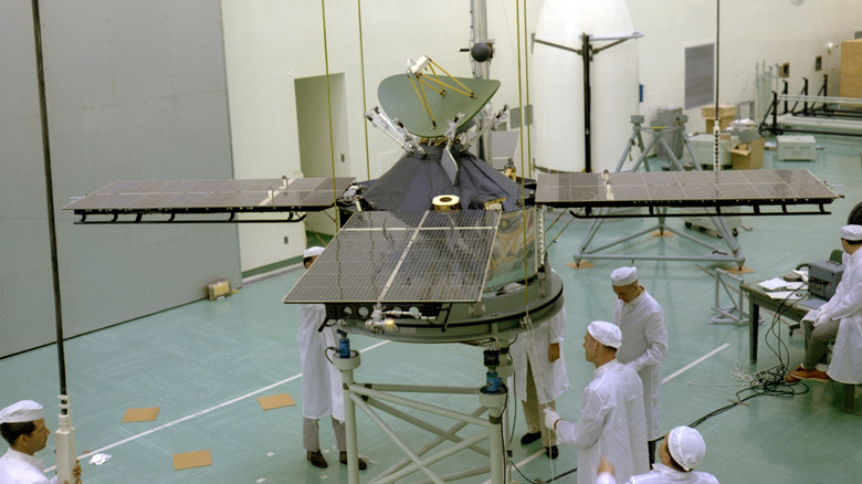 engineers preparing mariner