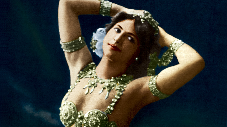 Mata Hari in costume