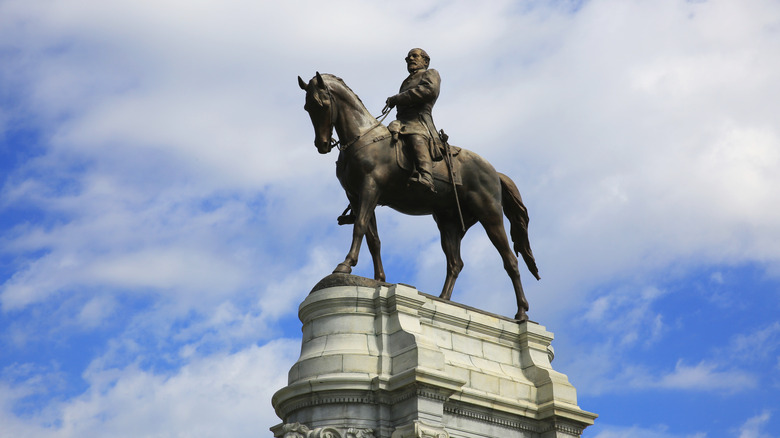 Robert E. Lee monument