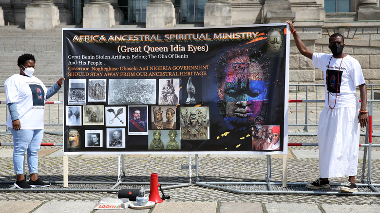 Protesters outside museum in Germany