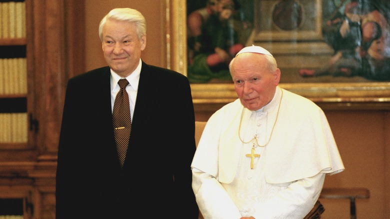 Boris Yeltsin and Pope John Paul II posing together