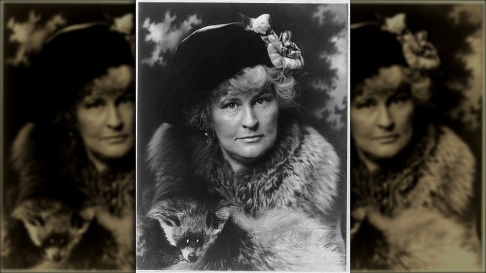 Portrait of Winifred Black wearing hat