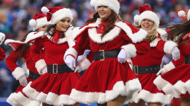 Buffalo Jills performing as Santas