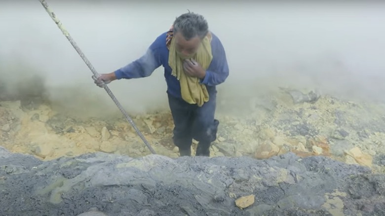 Kawah Ijen miners carrying sulfur