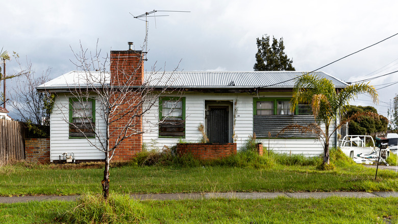 Photo of an abandoned suburban home