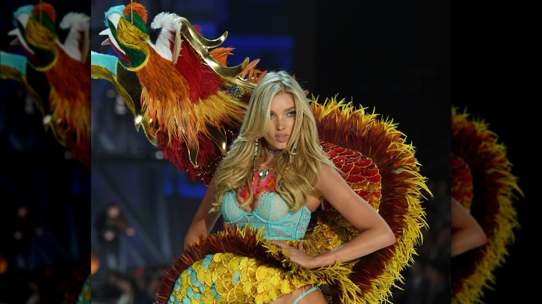 weird dragon costume at victoria's secret show