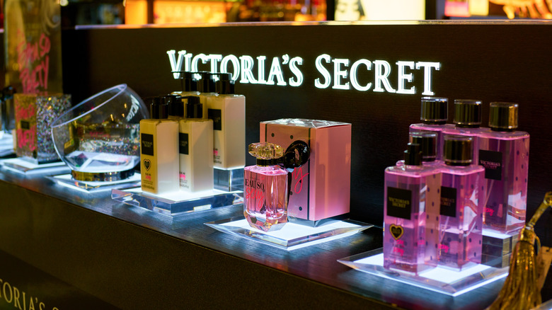 victoria's secret perfume display 