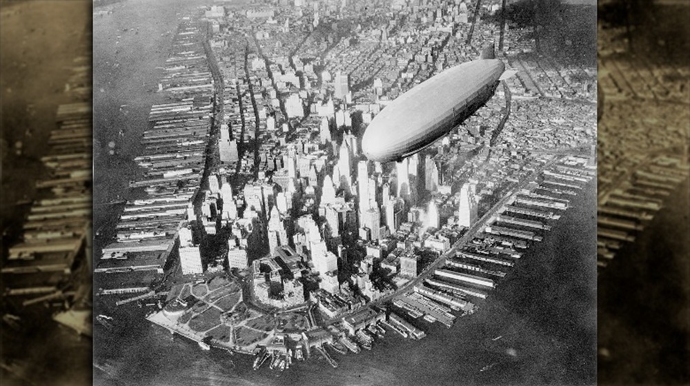 uss akron over manhattan