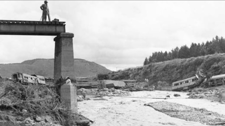 Whangaehu river rail bridge collapse