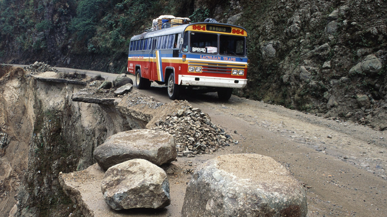 bus philippines cliff