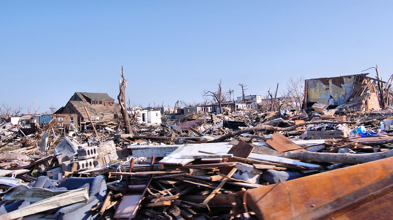 debris destruction tornado 