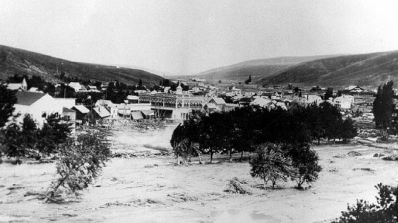 Willow Creek flash flooding through Heppner in 1903