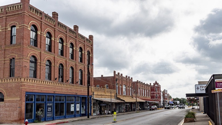 buildings and street in lockhart