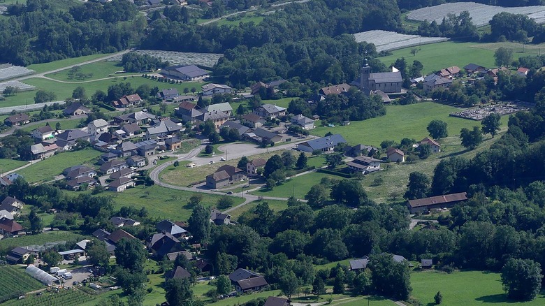 aerial view of buildings in Verrens-Arvey