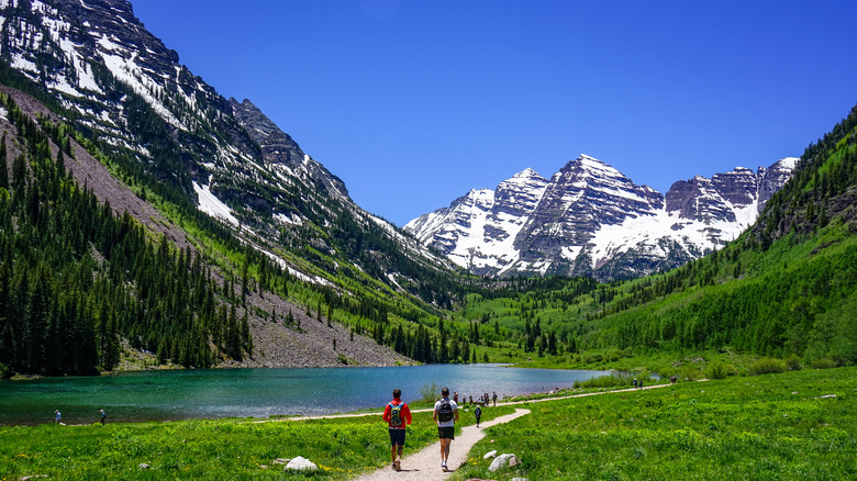 mountains and lake in aspen, colorado