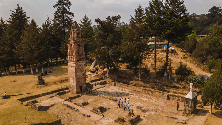 The remnants of a church in Tlalpujahua