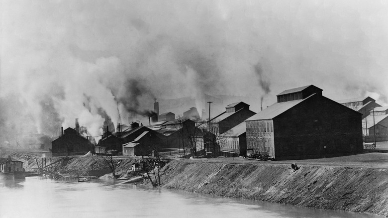 Donora, Pennsylvania smog and factory