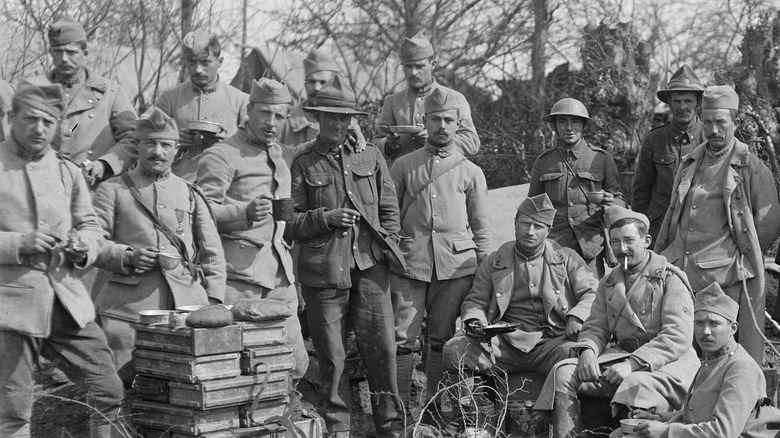 French and New Zealand soldiers World War I posing camera