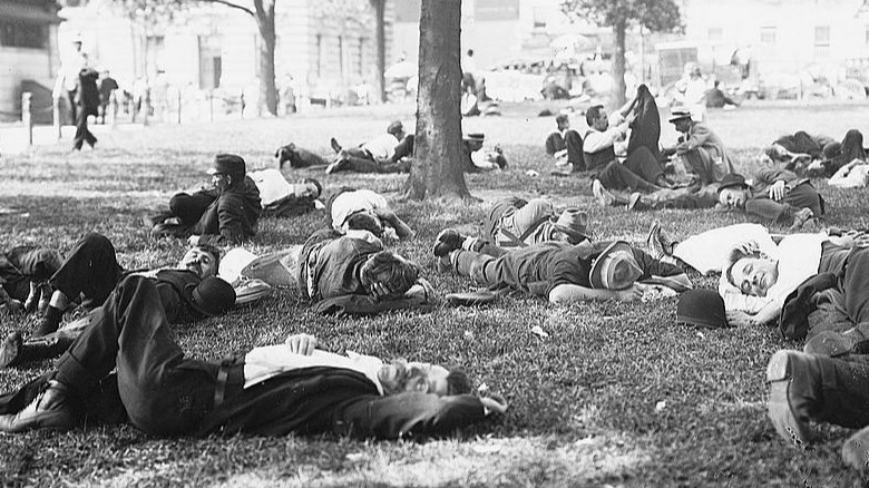 people sleeping in the park during 1911 heat wave