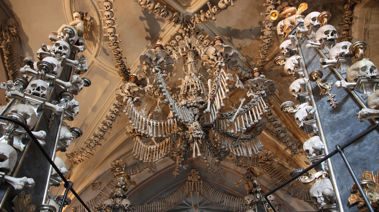 Sedlec Ossuary chandelier 