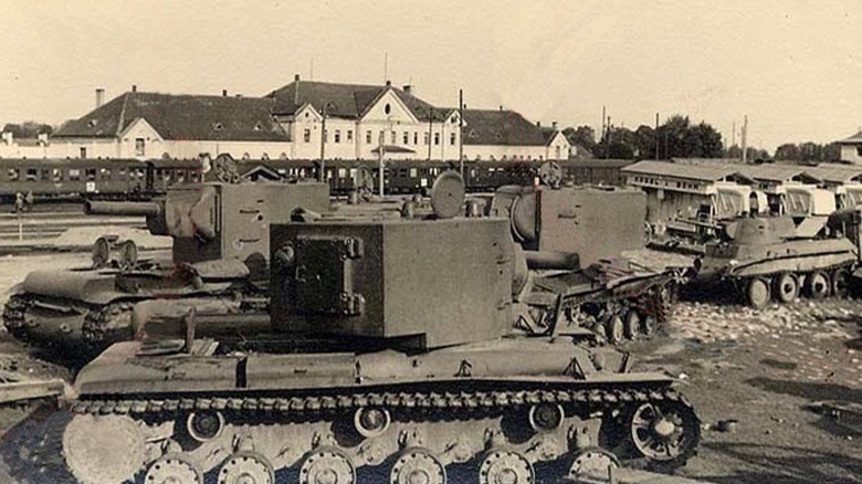 World War II tanks occupy Lida