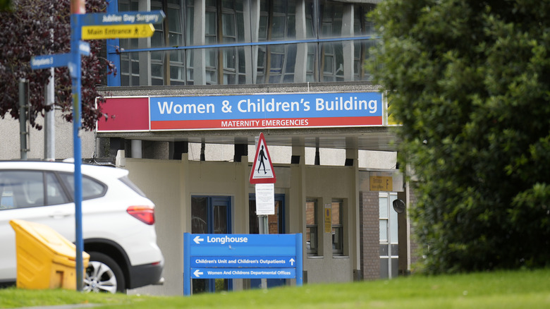 Chester women and children building