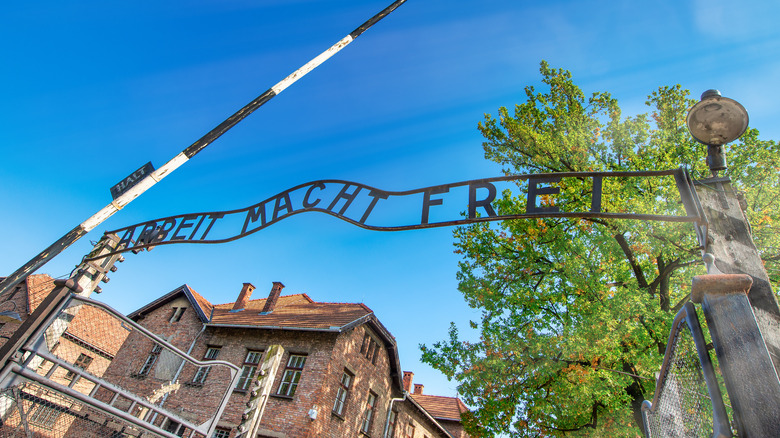 auschwitz gate