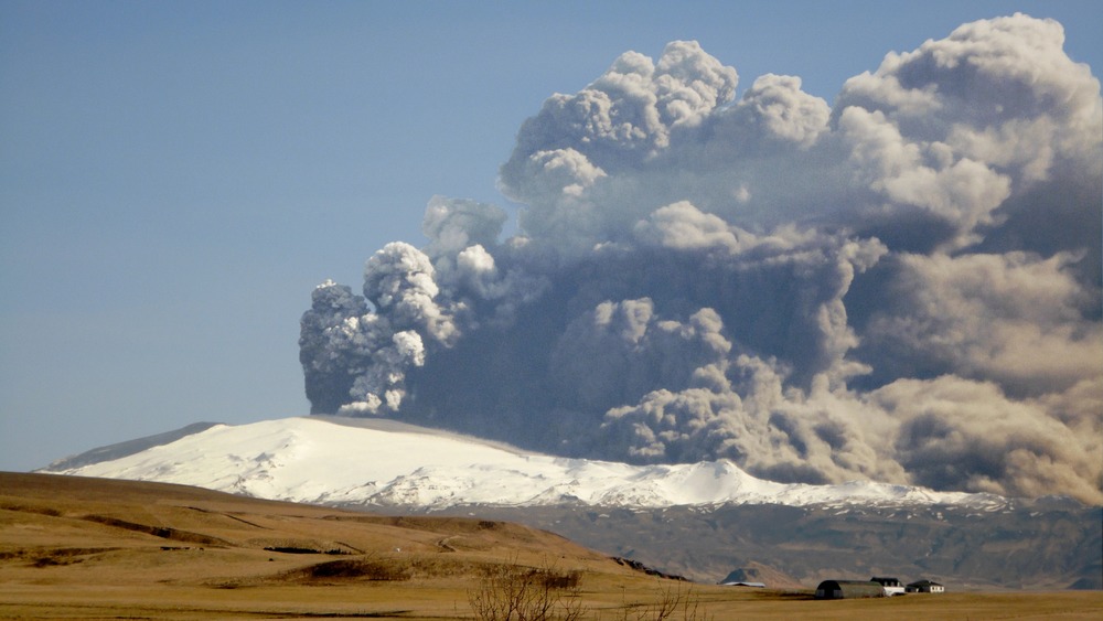 Eruption at Eyjafjallajökull with smoke clouds