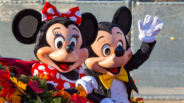 Mickey and Minnie Mouse waving