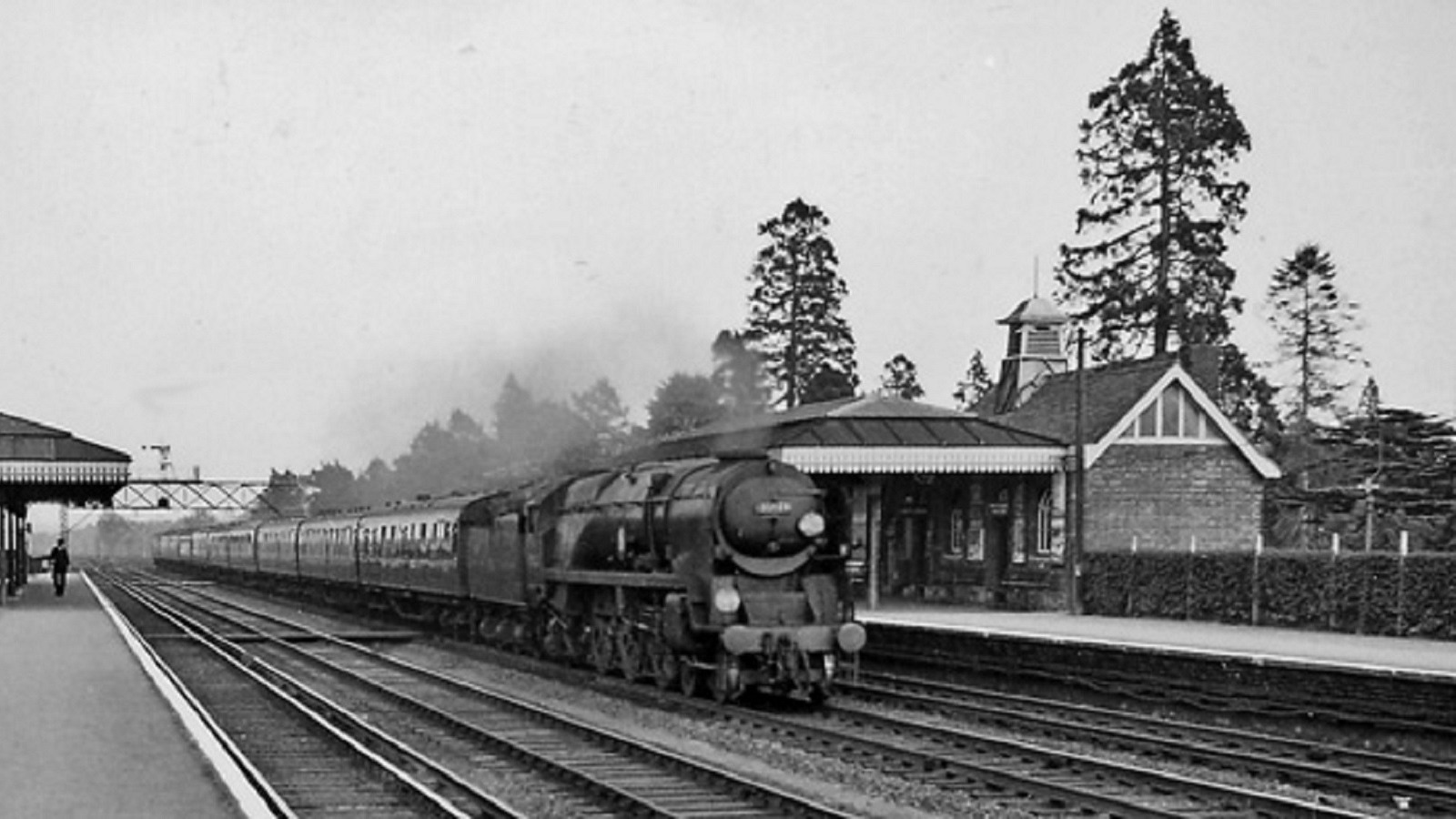 the-fascinating-history-of-london-s-train-for-the-dead