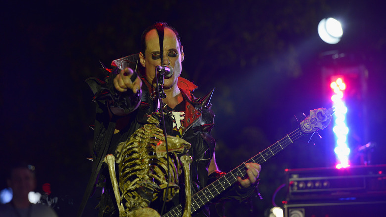 Jerry Only singing and pointing