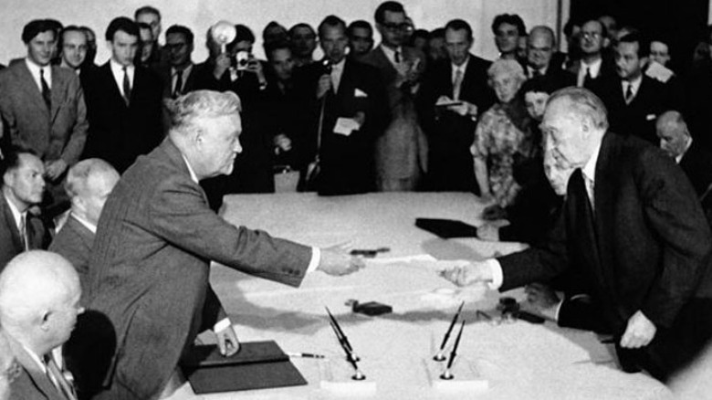 Konrad Adenauer and Nikolai Bulganin at a meeting in Moscow 1955.